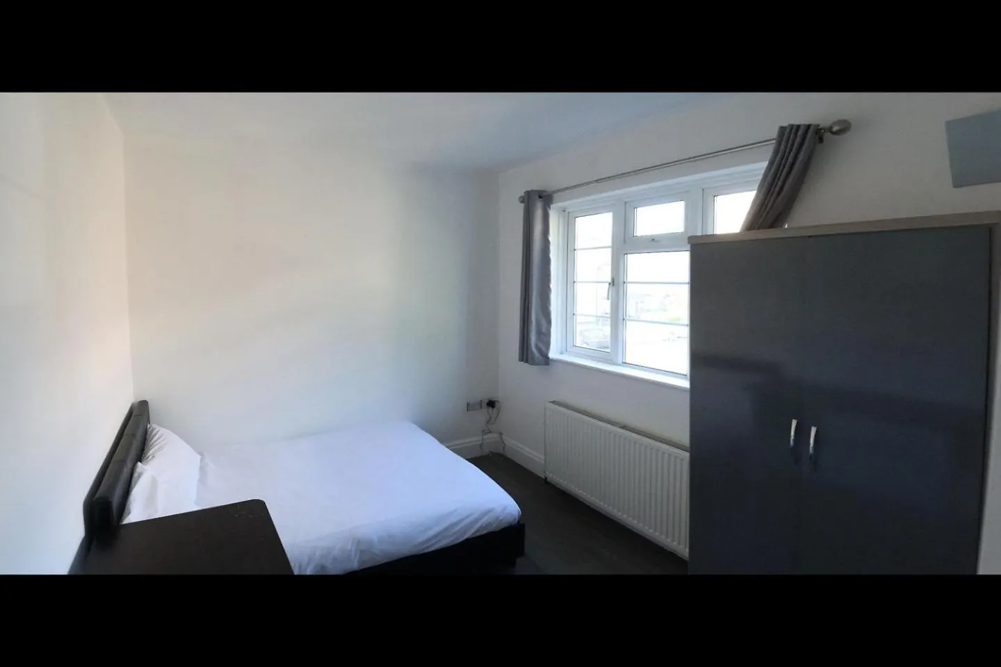 Limehouse Townhomes A Modern 4-Bedroom 3-Bathroom Townhome With A Private Garden Лондон Дом отдыха