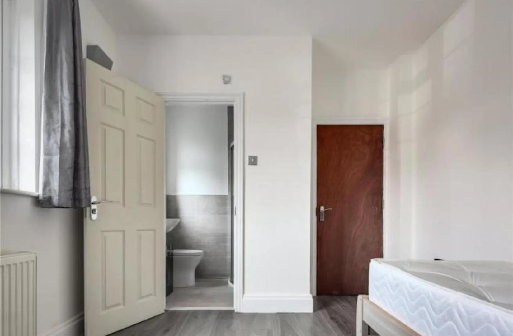 Limehouse Townhomes A Modern 4-Bedroom 3-Bathroom Townhome With A Private Garden London 0*,  United Kingdom