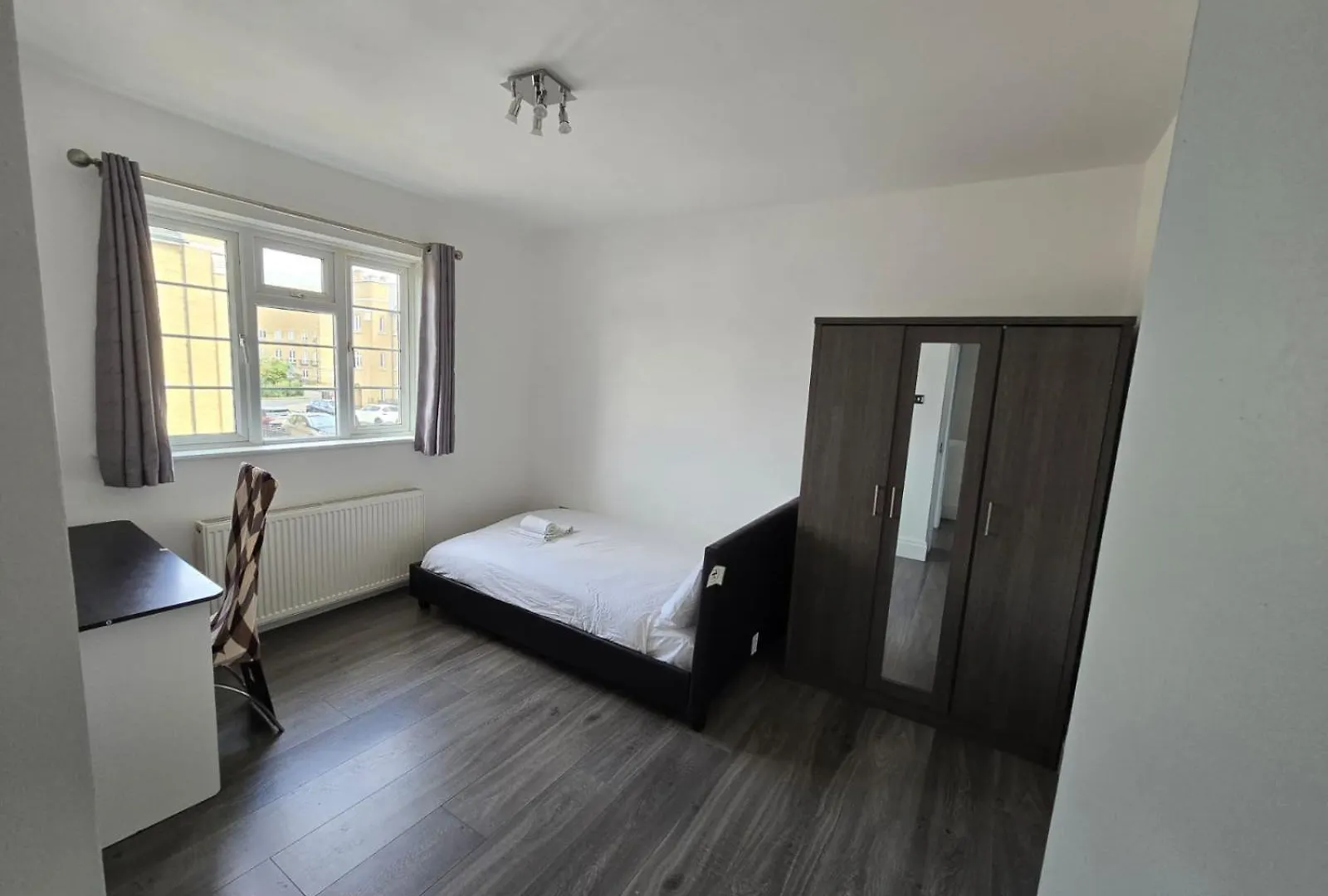 Limehouse Townhomes A Modern 4-Bedroom 3-Bathroom Townhome With A Private Garden Лондон 0*,