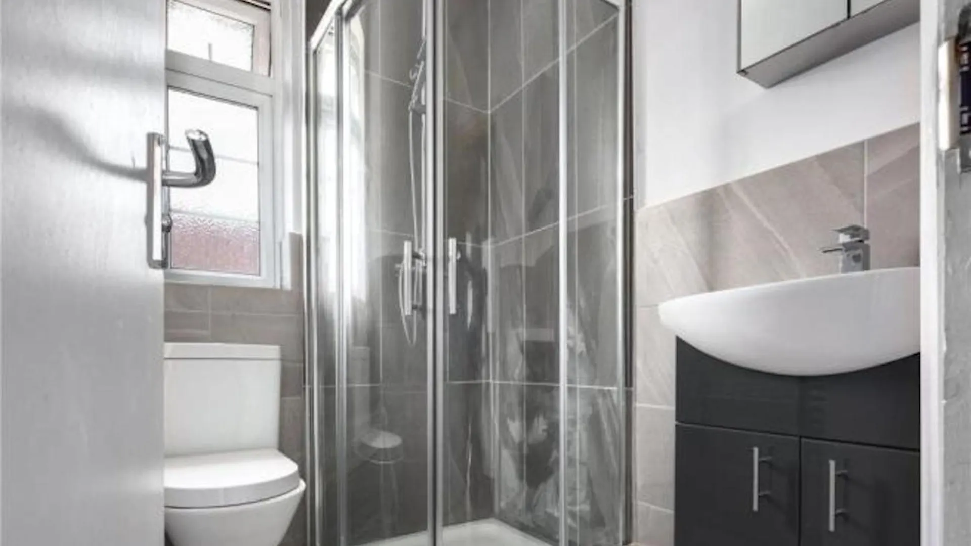 Limehouse Townhomes A Modern 4-Bedroom 3-Bathroom Townhome With A Private Garden Лондон